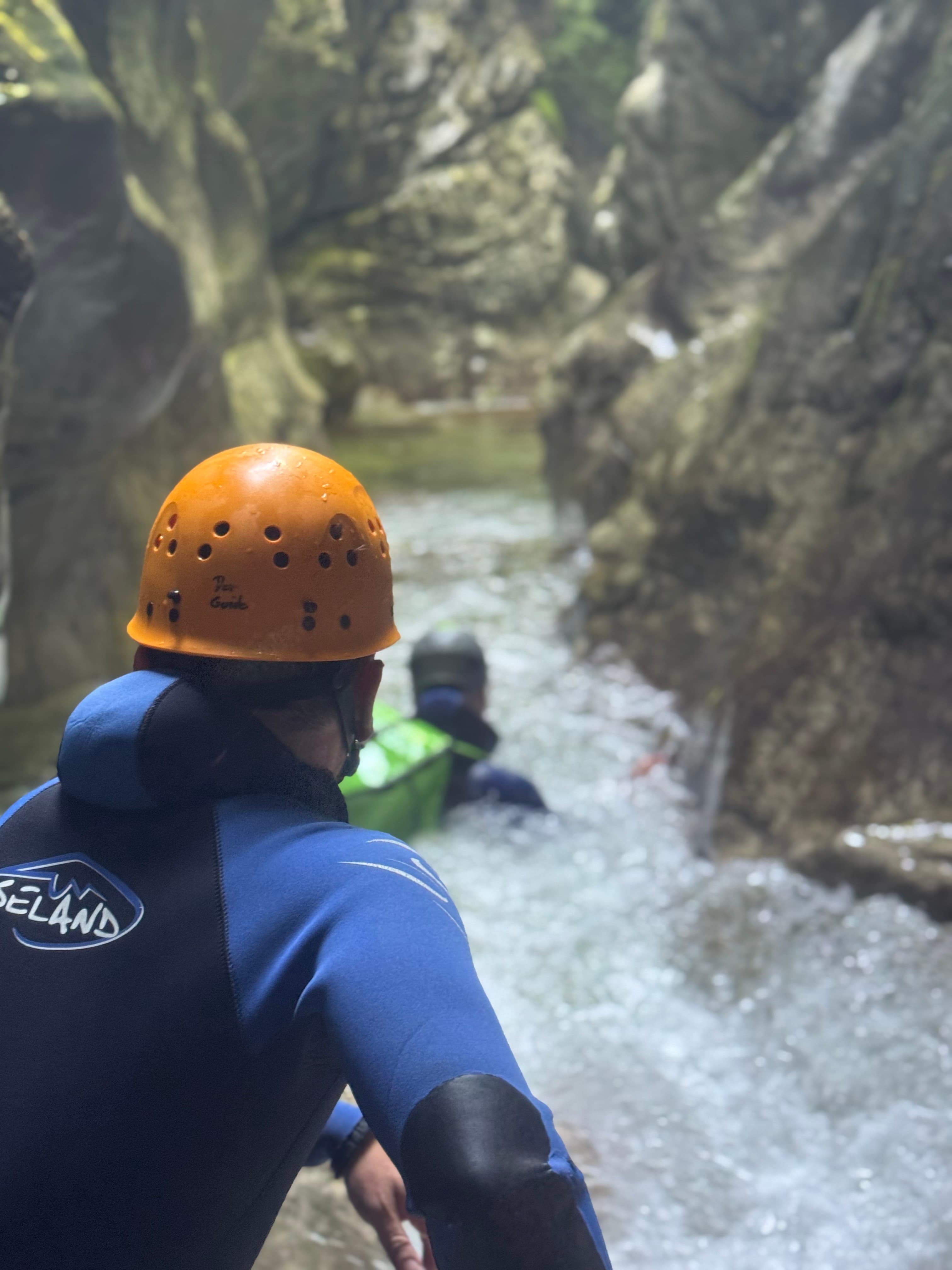 Betriebsausflug mit Canyoning in Tirol organisieren